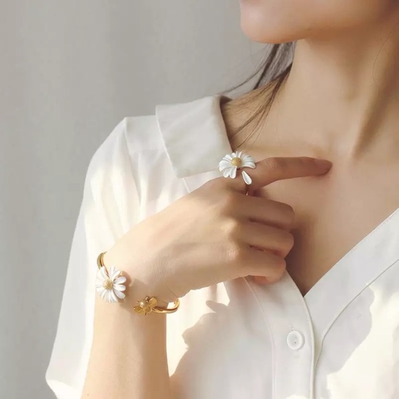 “Pick Me” Daisy Flower Boho Unique Spring Ring - Picture 4 of 10